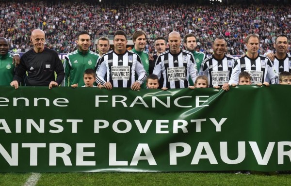  足坛传奇齐聚慈善赛，经典时刻重温旧梦