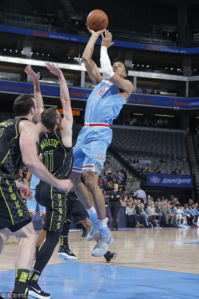  瓦塞尔三分精准马刺主场射落太阳