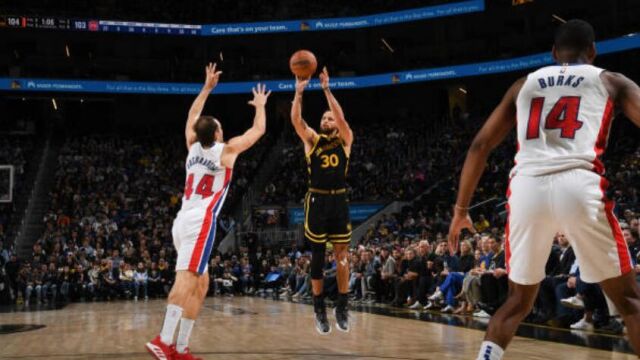  勇士库里三分如雨浇灭火箭反击