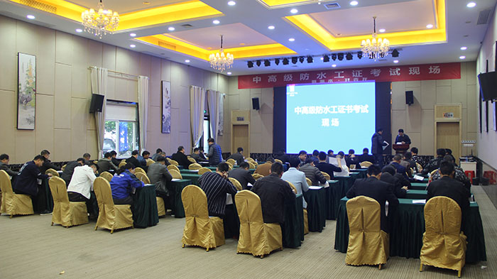  电竞裁判严格执法，确保比赛公平公正