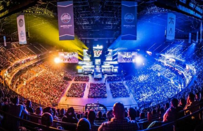  电竞解说风格多样，个性化表达赢得观众喜爱